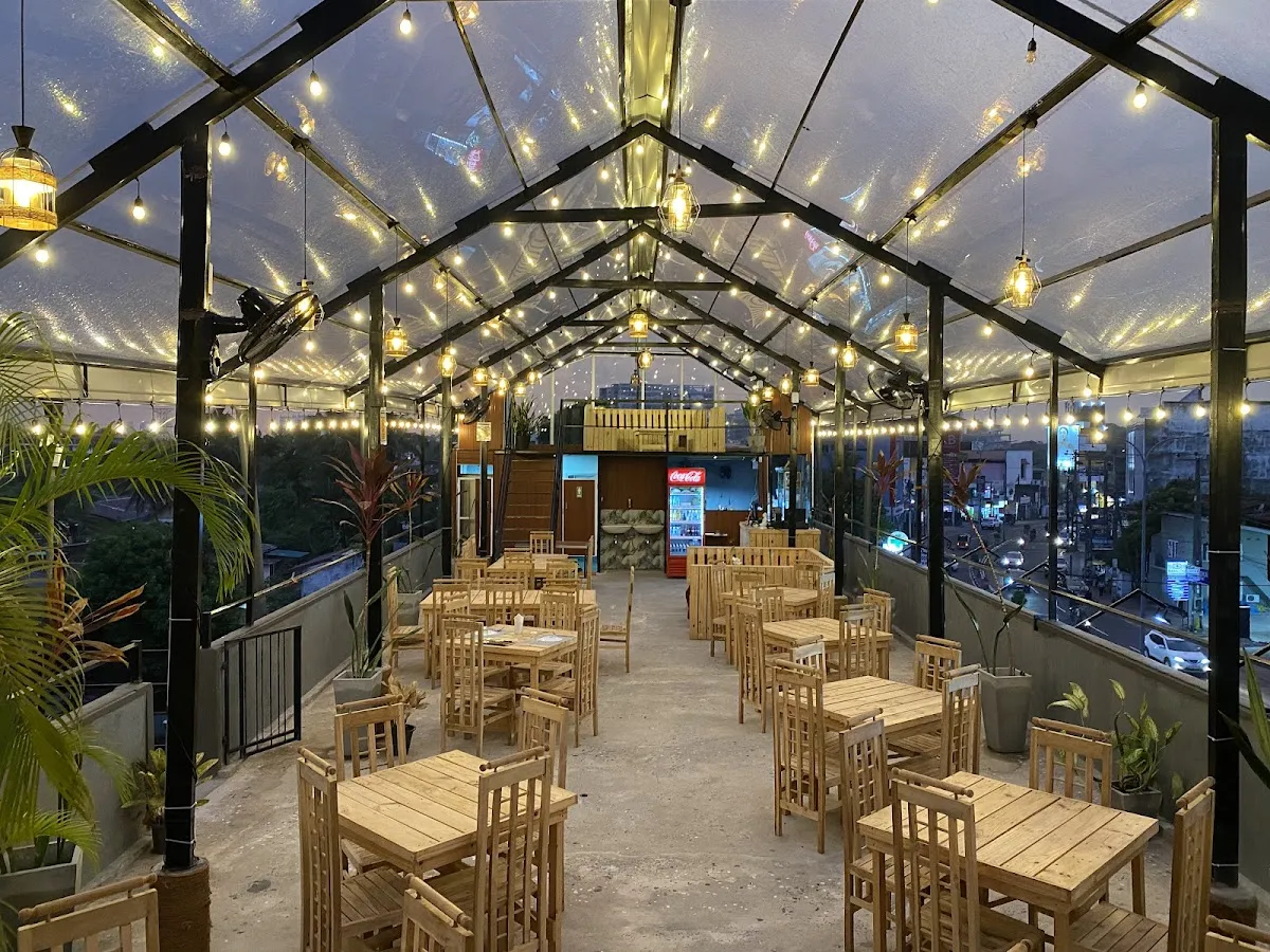 Bottle & Breeze Restaurant in Battaramulla