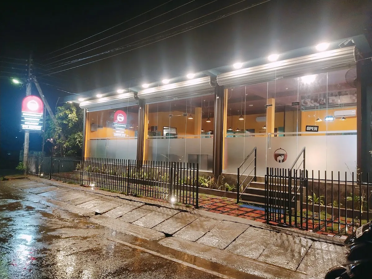 Camel Sweet House & Family Restaurant in Puttalam