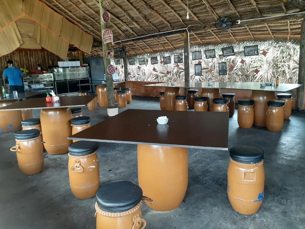 Ghee Family Restaurant in Ampara