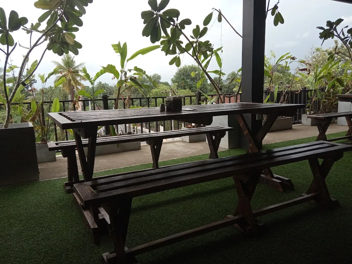 HAPPY SHINE FAMILY RESTAURANT in Pannipitiya