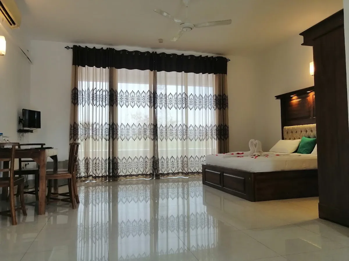 HOTEL NILARO in Meegoda