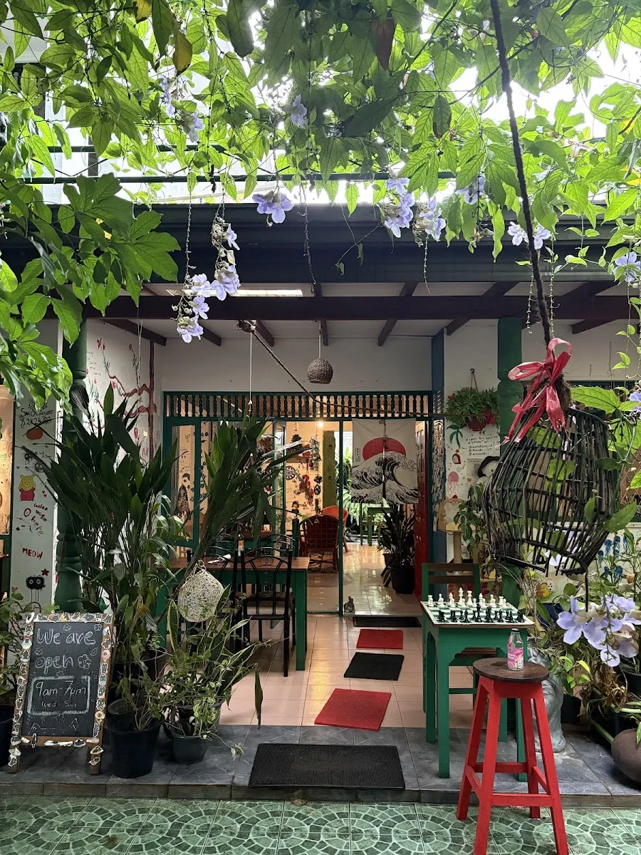 Neko and Kopi in Nawala