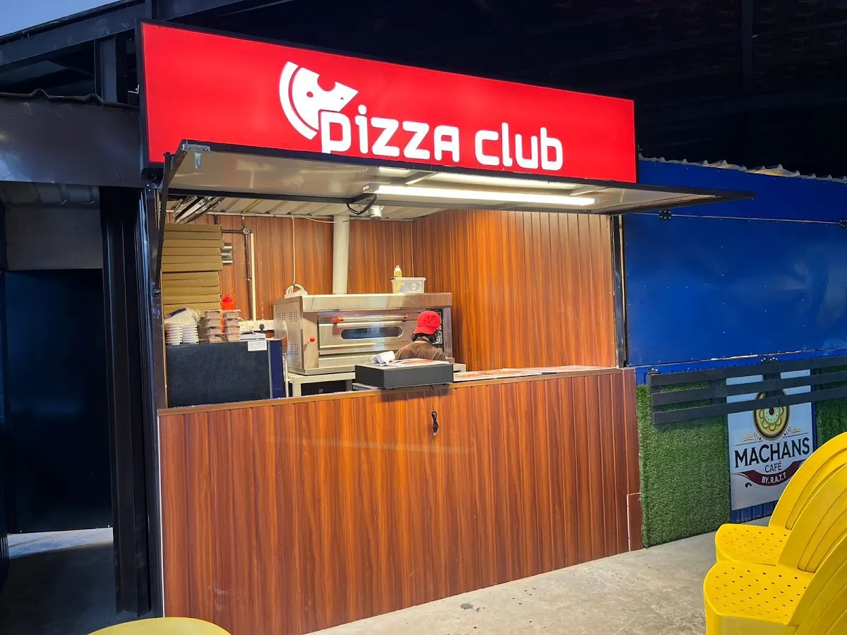 Pizza club in Ampitiya
