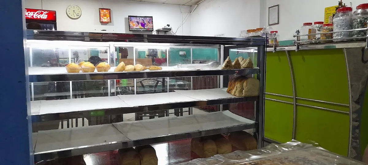 Tharuka Hotel in Ampara