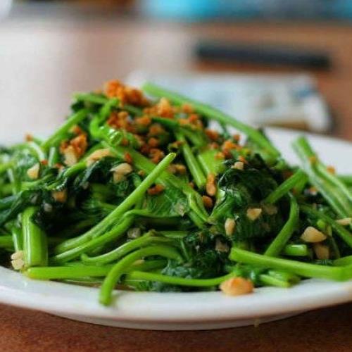 Sauteed Kang Kung With Garlic