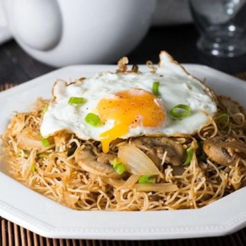 Cheesy Egg & Chicken Fried Noodles with Bullseye