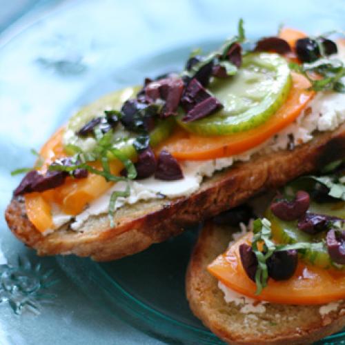 Stowed tomato, prosciutto & fresh Italian goat's cheese