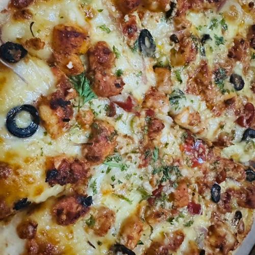 JudTha Spicy Garlic Pizza (Chicken)