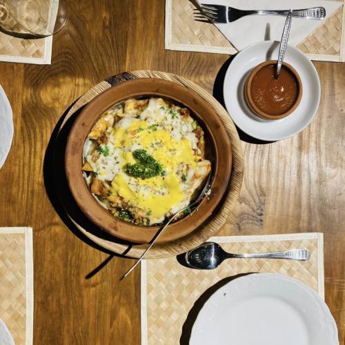 Cheese Loaded Chicken Pot pizza