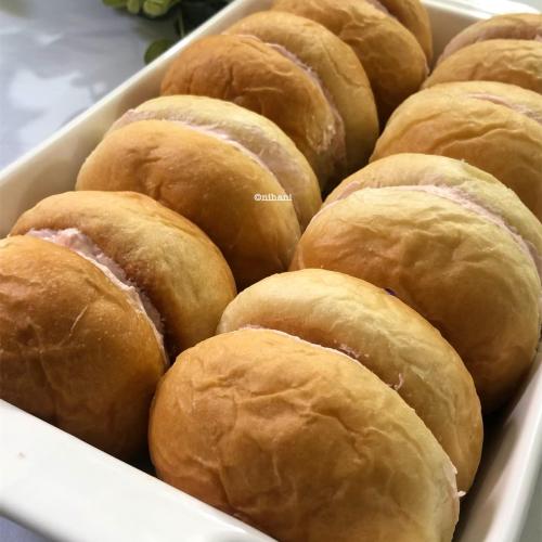 Cream bun at Traveler's Cafe