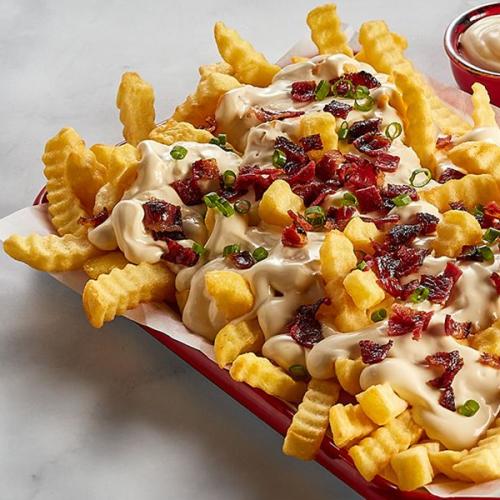 GRAVY FRIES MOZZARELLA CHUNKS RICH GRAVY